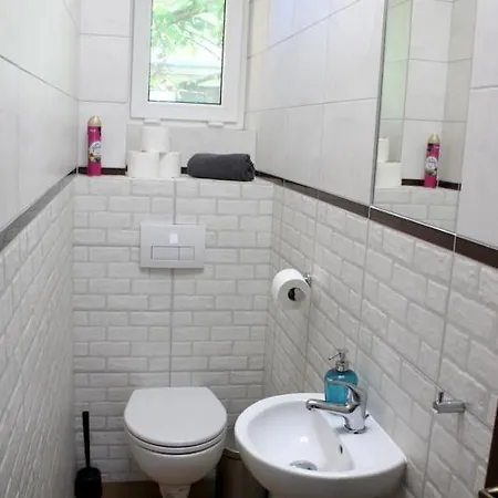 Rodinna Izba Stummer 招待所 *